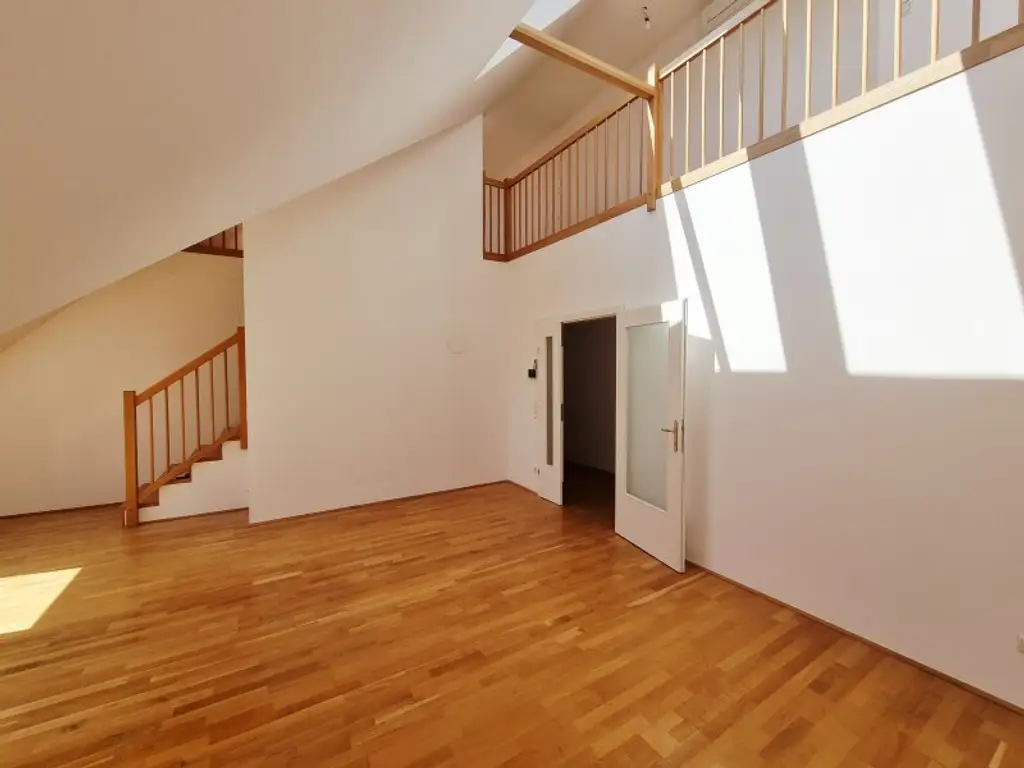 Lichtdurchflutete Maisonette mit Dachterrasse & Klimaanlage – wohnen zwischen Landhausviertel & Promenade