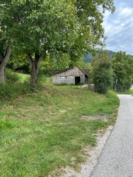 2,7 Ha Land- und Forstw. -Grundstück mit Widmungpotenzial , zzt Pferde Weide mit Stall & Quelle,  in traumhafter Lage in Kärnten -  für 249.000,00 € zu haben!