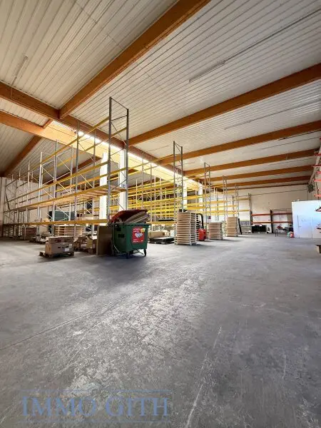 891 m² Lagerhalle in 1230 Wien (Talpagasse) zu mieten! – 2 Sektionaltore, U6 & Autobahn-Nähe, videoüberwacht