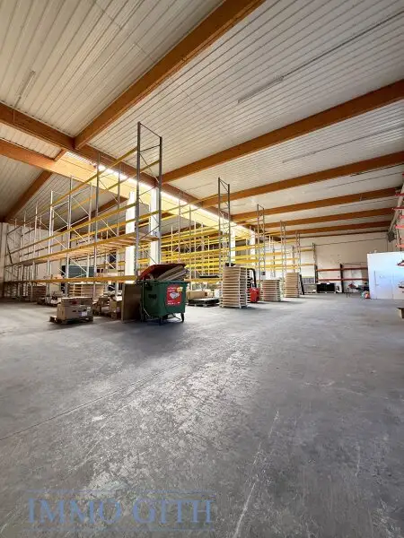 891 m² Lagerhalle in 1230 Wien (Talpagasse) zu mieten! – 2 Sektionaltore, U6 & Autobahn-Nähe, videoüberwacht