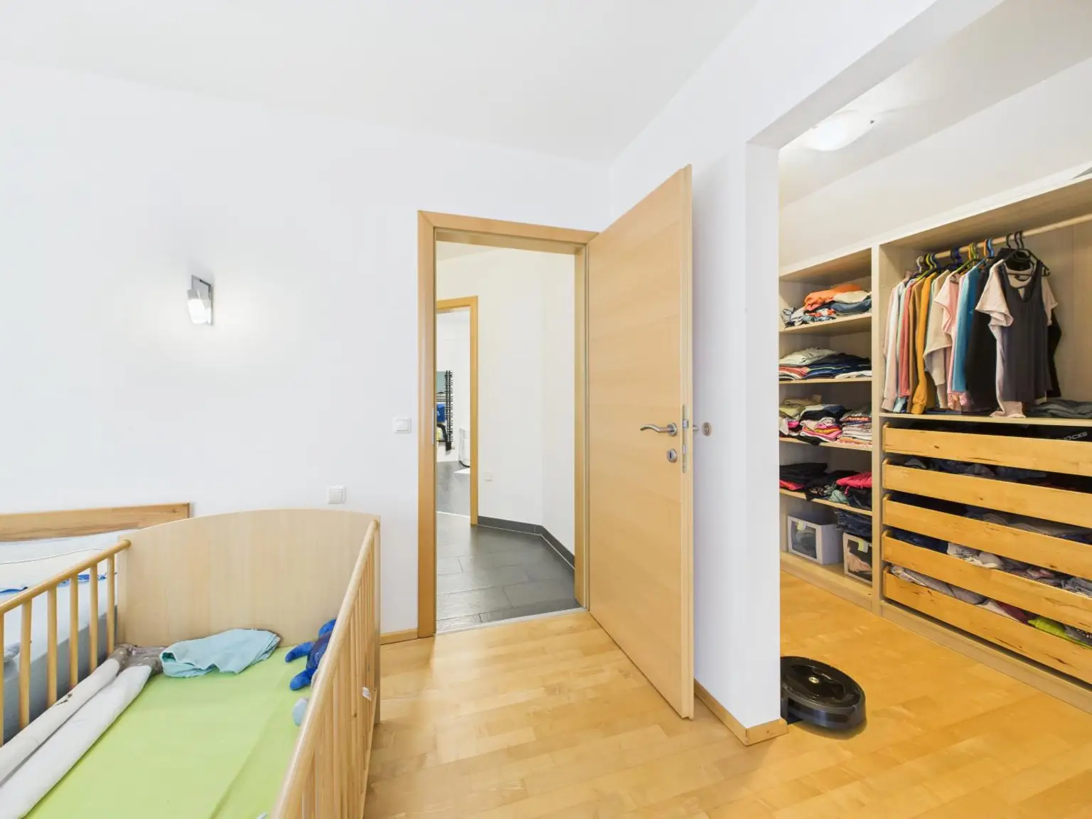 NÄHE WELS: Hochwertig modernisiertes Einfamilienhaus mit Traumgarten, Luxus - Poolanlage & smarter Haustechnik