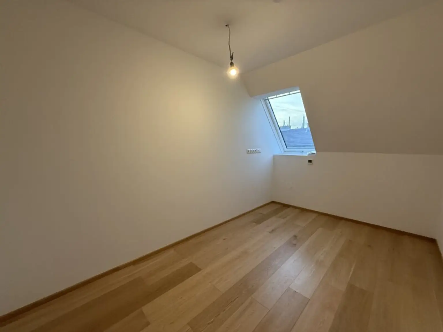 Traumhafte DG-Wohnung in 1020 Wien: 4 Zimmer, vollsaniert, Loggia & Luxusausstattung!