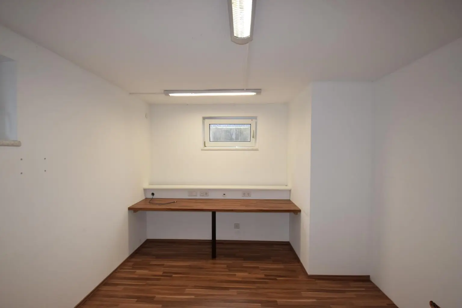 Platzwunder: Wohnung mit Eigengarten, 2 Parkplätzen, Keller & Dachboden