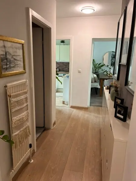 Schöne, große 3-Zimmer-Wohnung mit Loggien nähe Schloss Aigen zu vermieten
