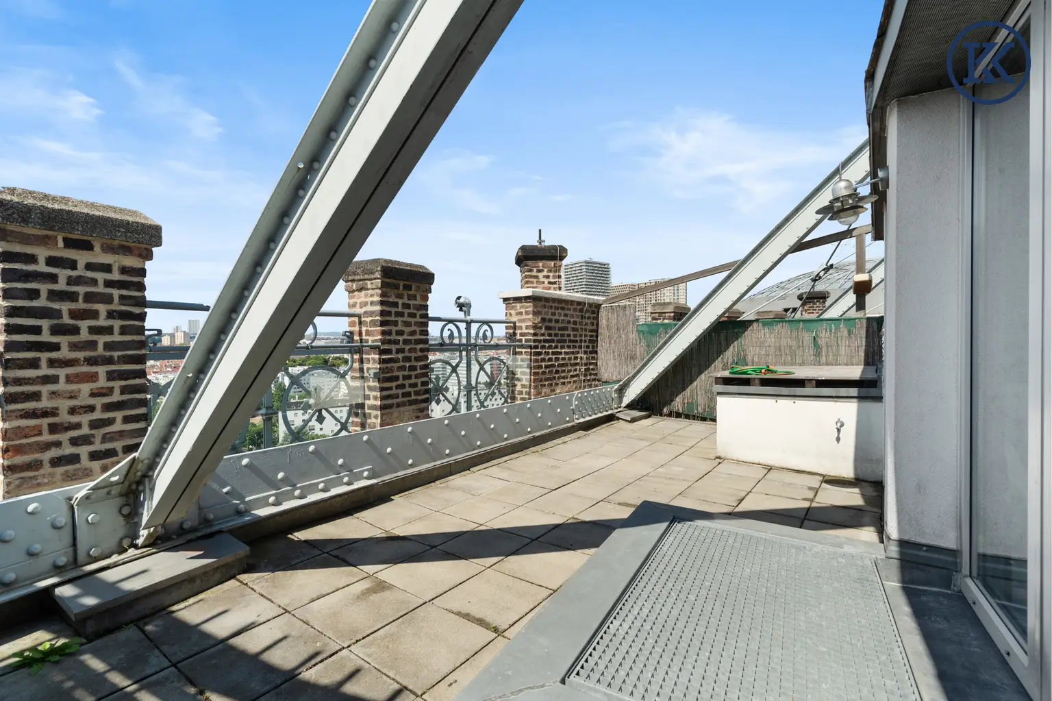 Traumhafte Maisonette-Wohnung direkt beim Gasometer – Wohnen mit Weitblick über Wien!