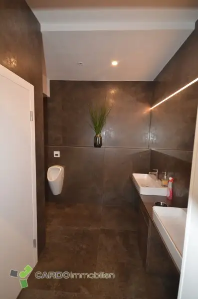 Kleine Hochzeitssaal, attraktive Gewerbefläche, branchenfrei, zu vermieten, ca. 250 m², Nähe UNO City & U-Bahn