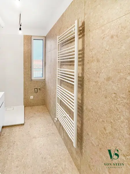 Badezimmer mit Dusche