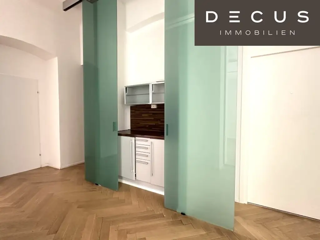 + + + REPRÄSENTATIVER ALTBAU + + + TOP CITY LAGE + + + 10 Räume + + +