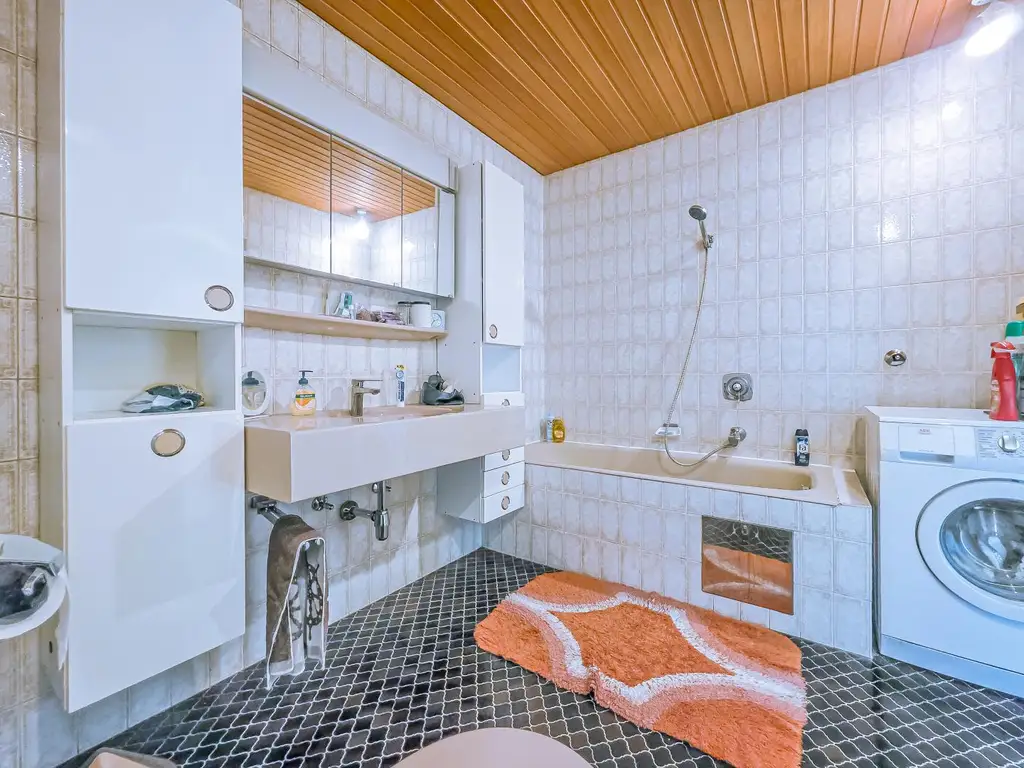 WG-taugliche, barrierefreie Wohnung mit Westterrasse und kleinem Garten in Mühlau!