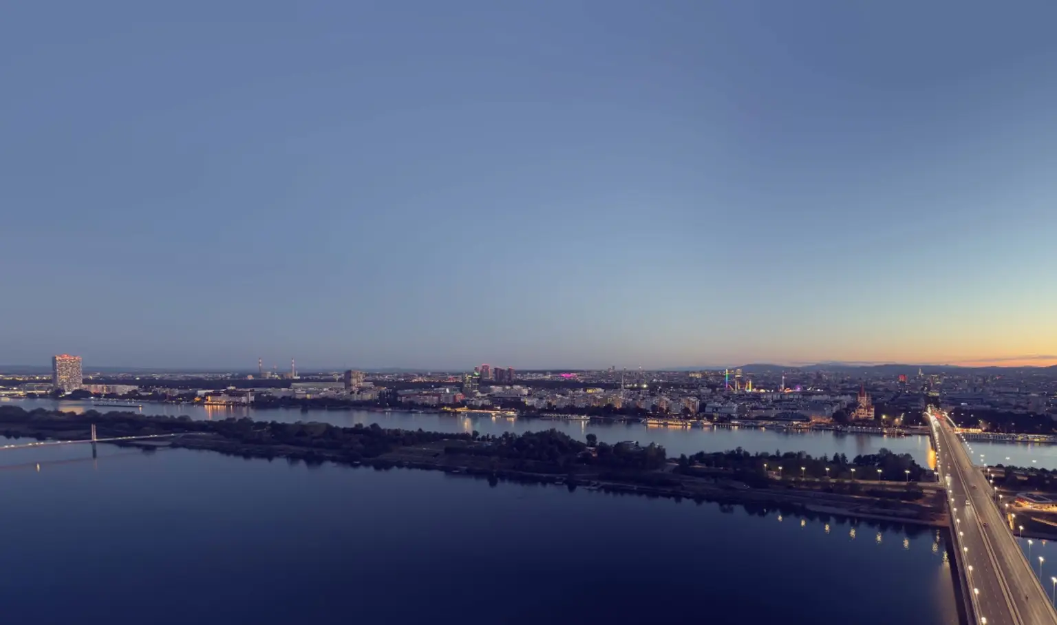 Z | ++ SKYLINE DREAM on the 26th Floor ++ LUXURY with PANORAMIC VIEW | Prima Service Immobilien