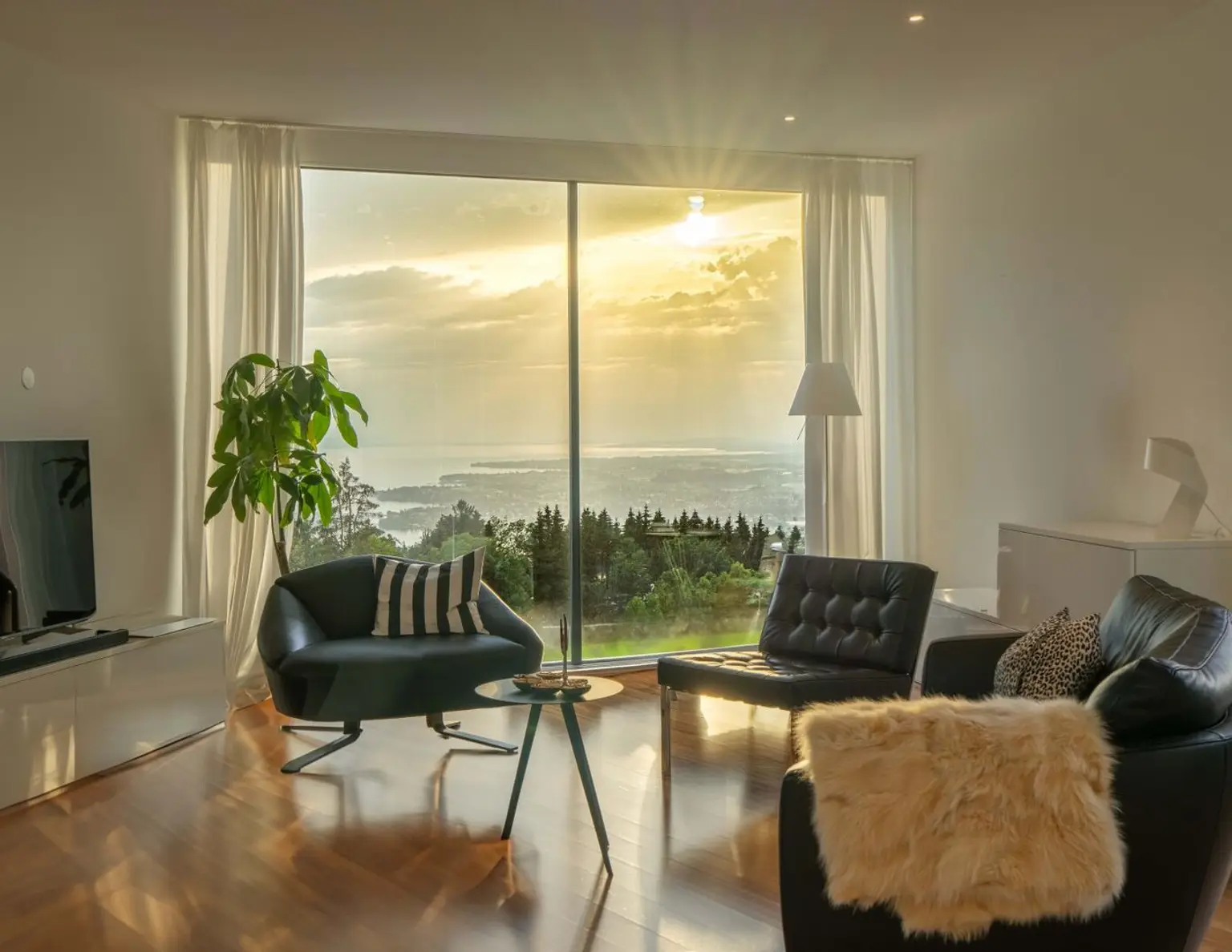 Eichenberg: Exklusives Penthouse mit atemberaubender Seesicht