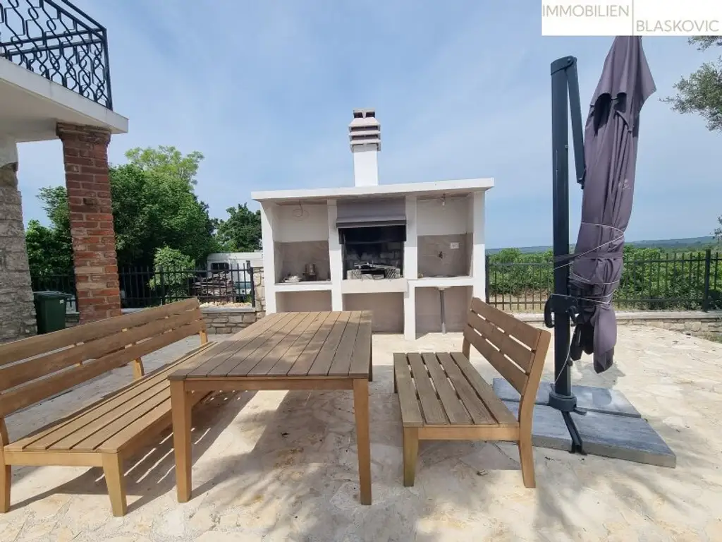 Juwel - Restauriertes Steinhaus mit Pool und Meerblick