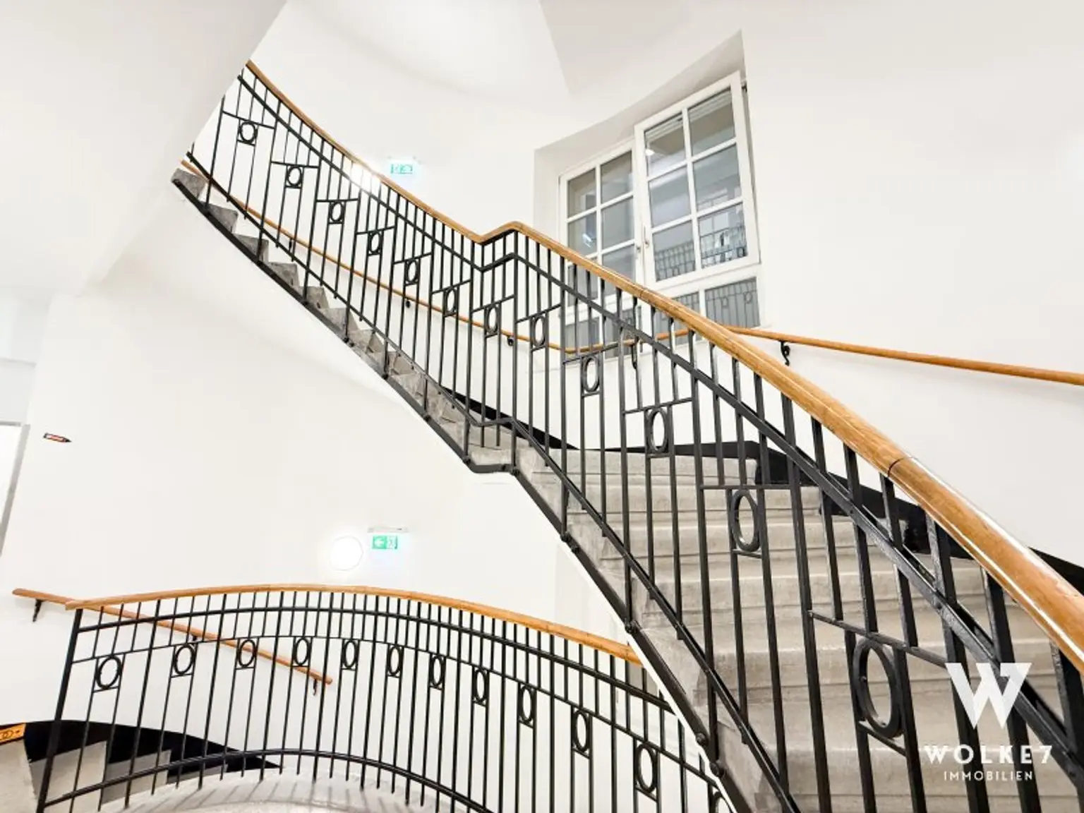 Klassischer Altbau trifft modernen Luxus – Helle kernsanierte 2-Zimmer-Wohnung mit Balkon & Tiefgarage in bester Lage von Margareten
