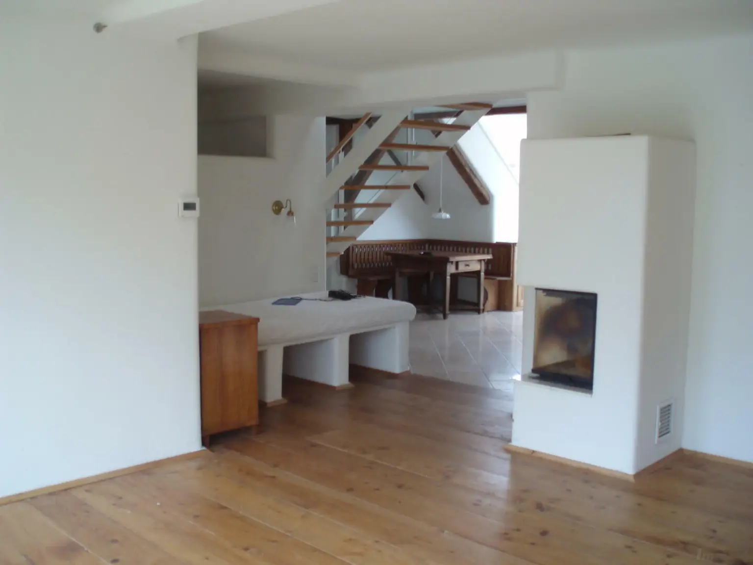 Blick vom Wohnzimmer zur Küche