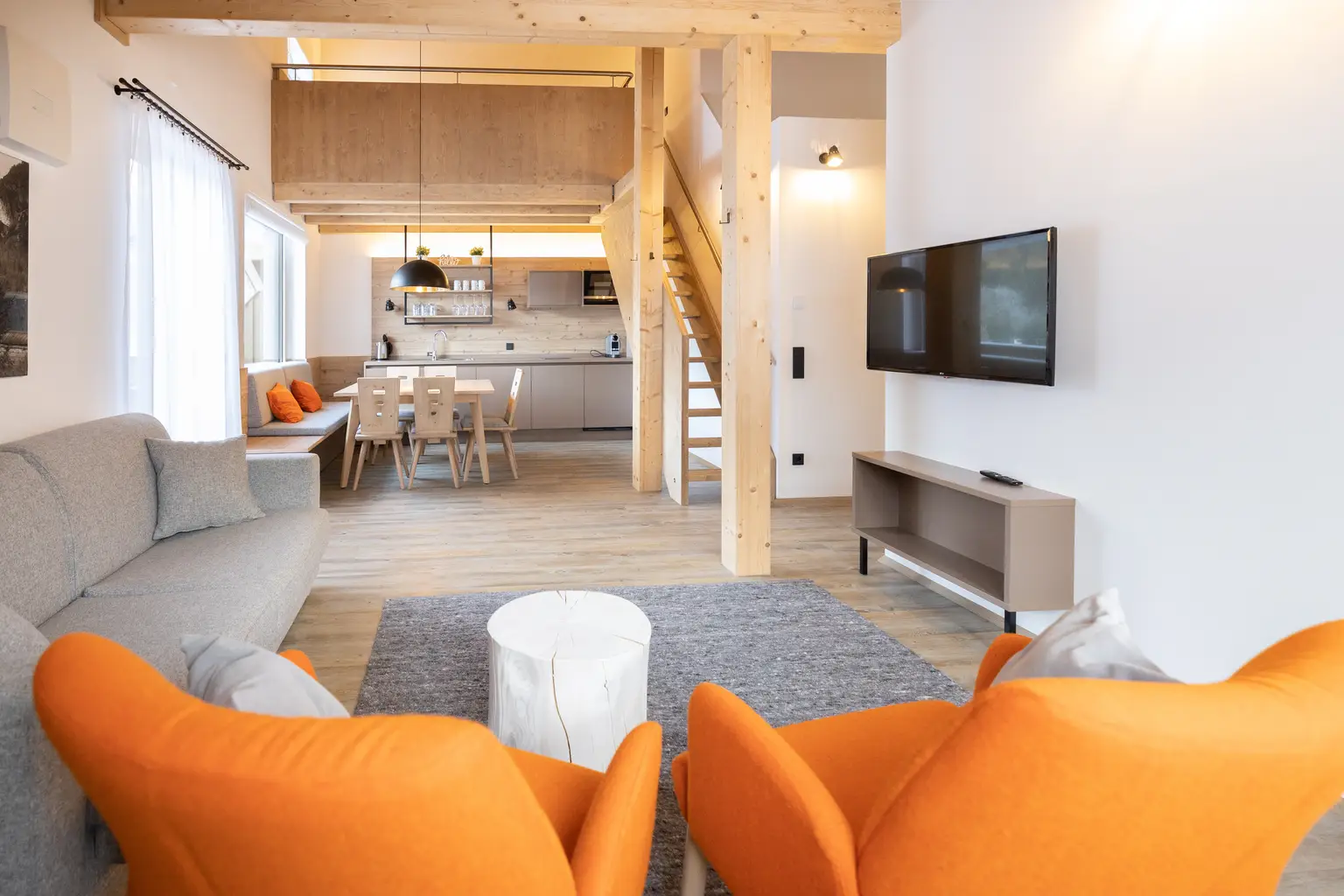 Dormio_Aparthotel_Hinterstoder_Steyrursprung_Living_Room_Dining_Area_Kitchen_001.jpg