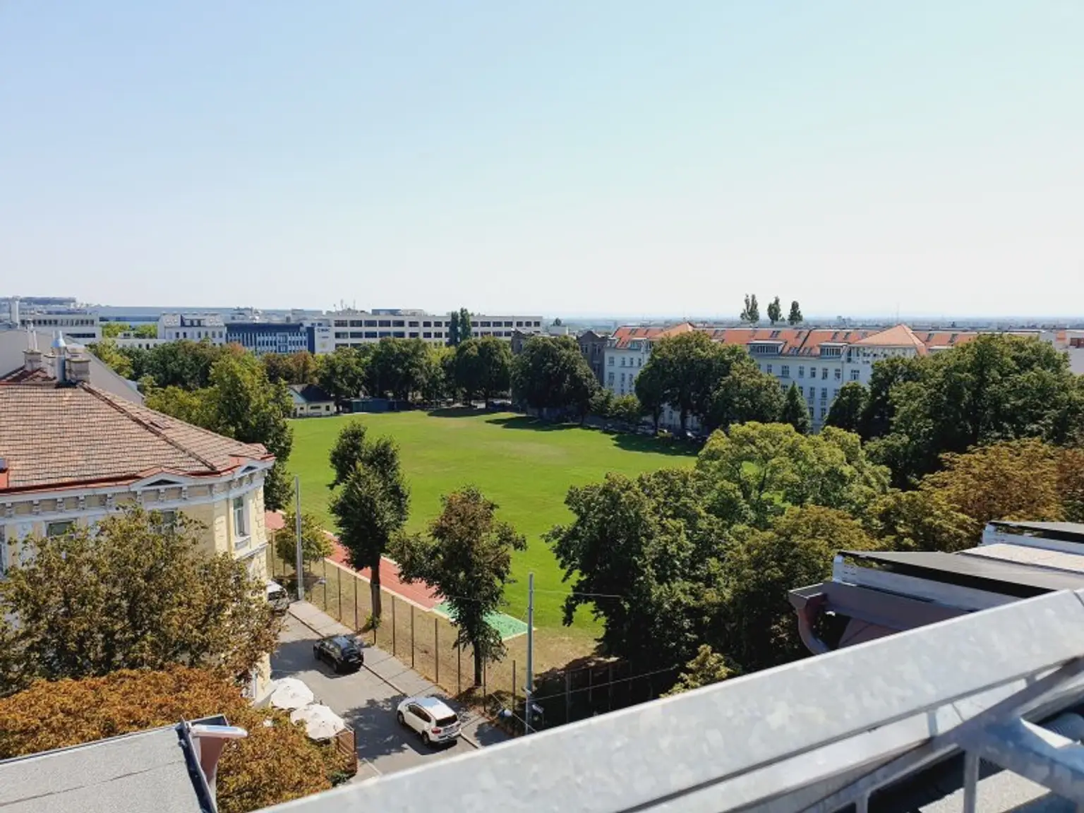 ERSTBEZUG - Sonnige Dachmaisonette mit 45m² Terrasse beim Hoffmann Platz