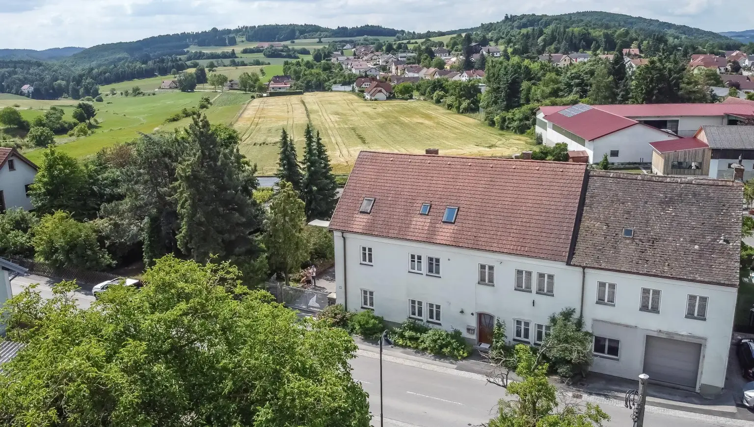 Mehrfamilienhaus - Zwei Wohneinheiten - Gewerbe möglich - großzügige Nutzflächen