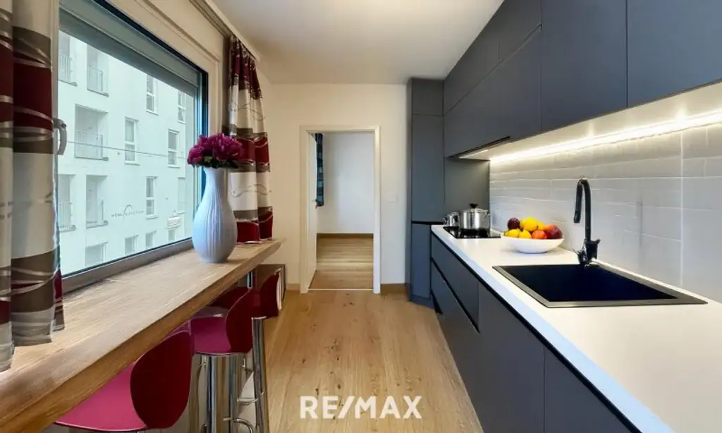 Wunderschöne top sanierte 2 Zimmerwohnung! 4% Rendite für Anleger!