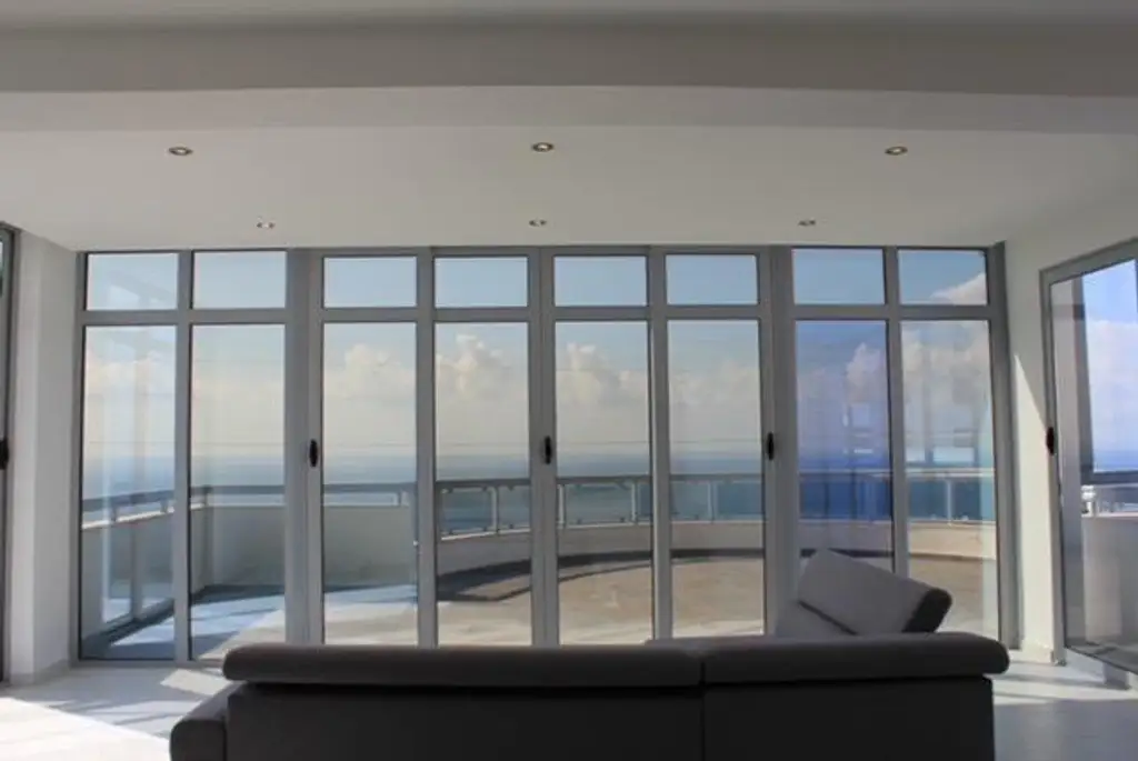 Großzügiges Penthouse mit herrlichem Meerblick in Toplage