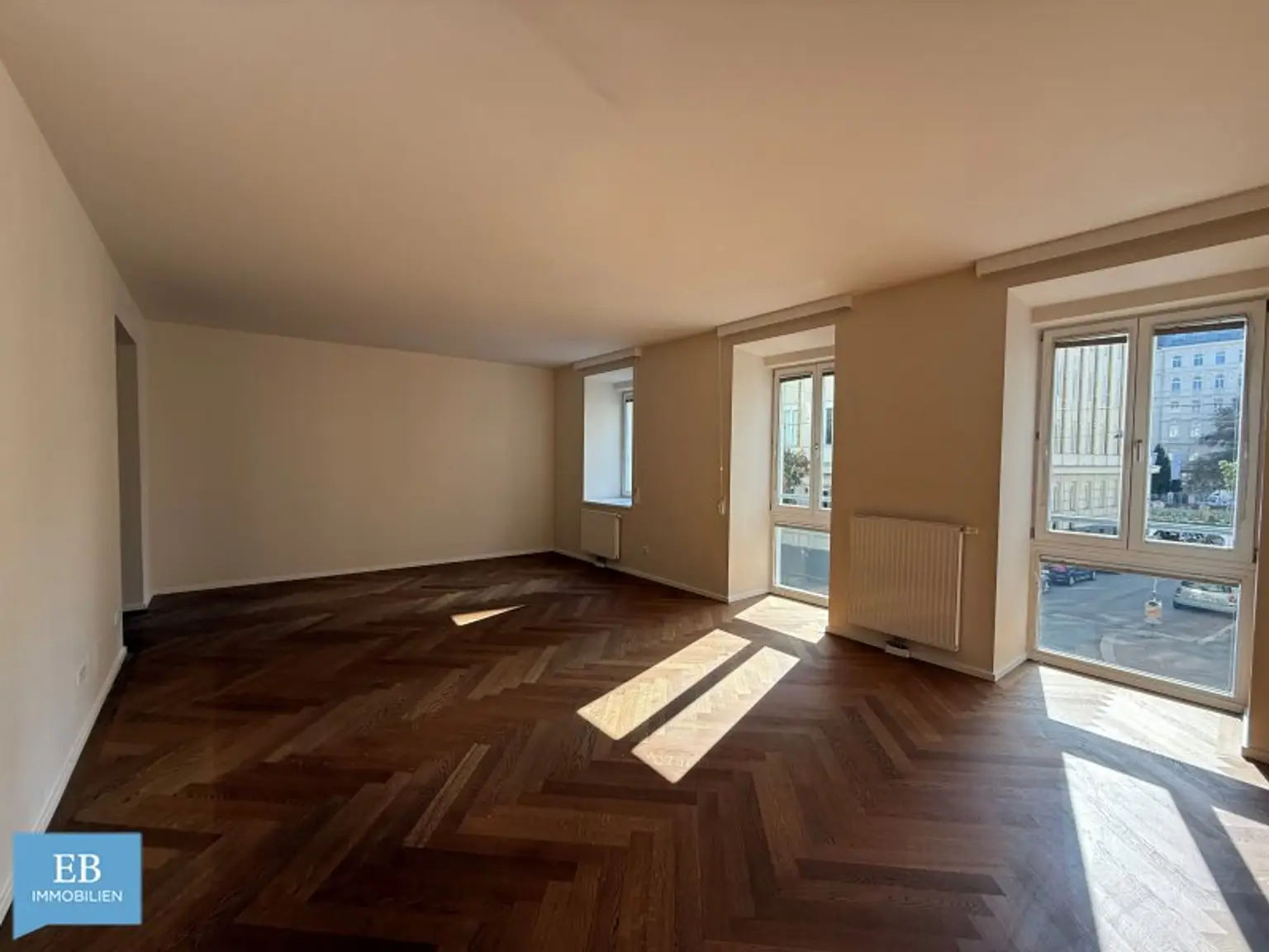 Helle Familienwohnung mit feiner Farbwelt und Fitnessraum im Haus