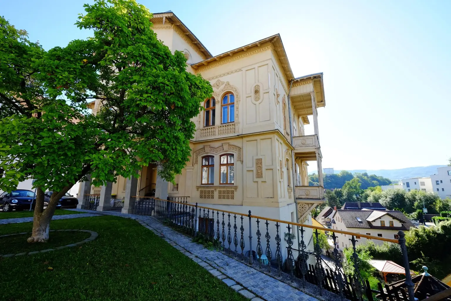 Historische Villa ALMEROTH im Stadtzentrum- Wohnen auf 250 m2 im OG plus 4 Untermieter