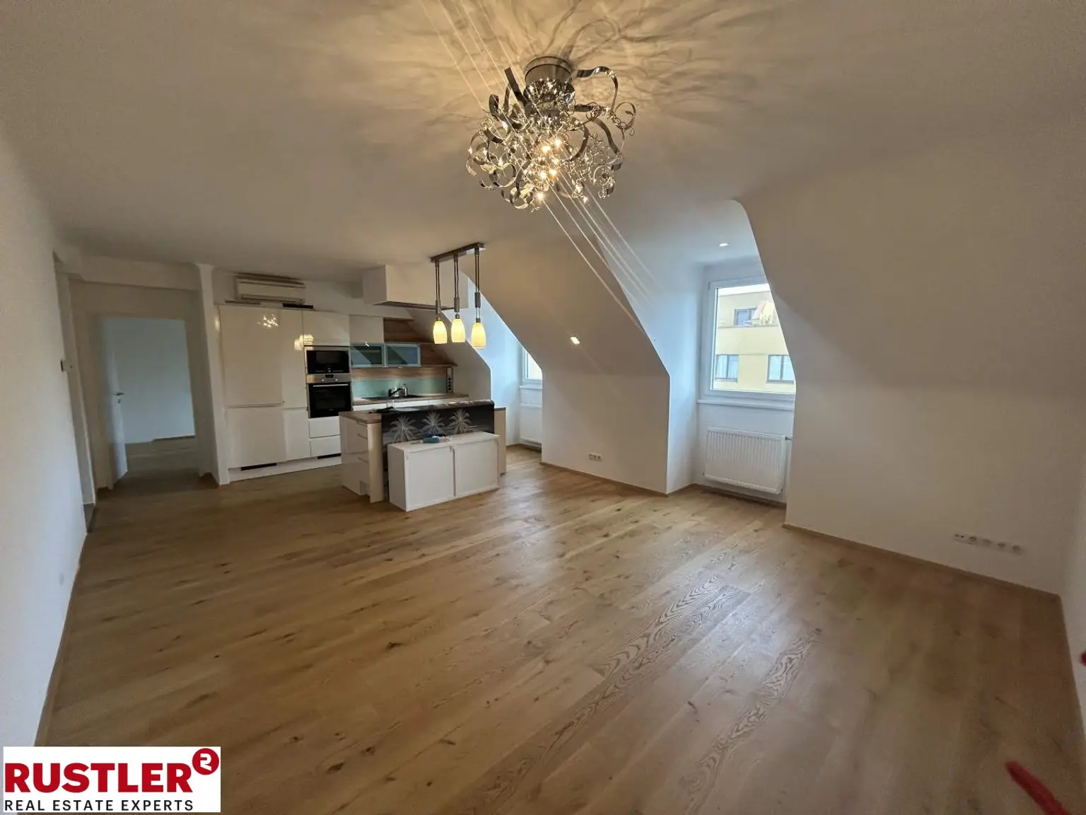 Moderne 2-Zimmer-Dachgeschosswohnung – Erstbezug nach hochwertiger Renovierung