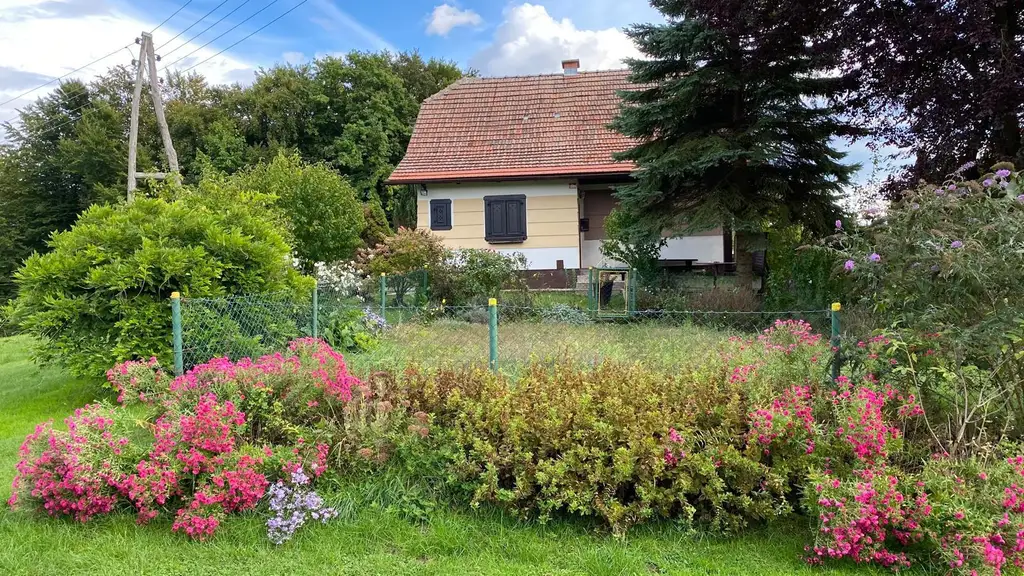 SLOWENIEN!!! Sanierungsbedürftiges Knusperhäuschen in einmaliger Aussichtslage!