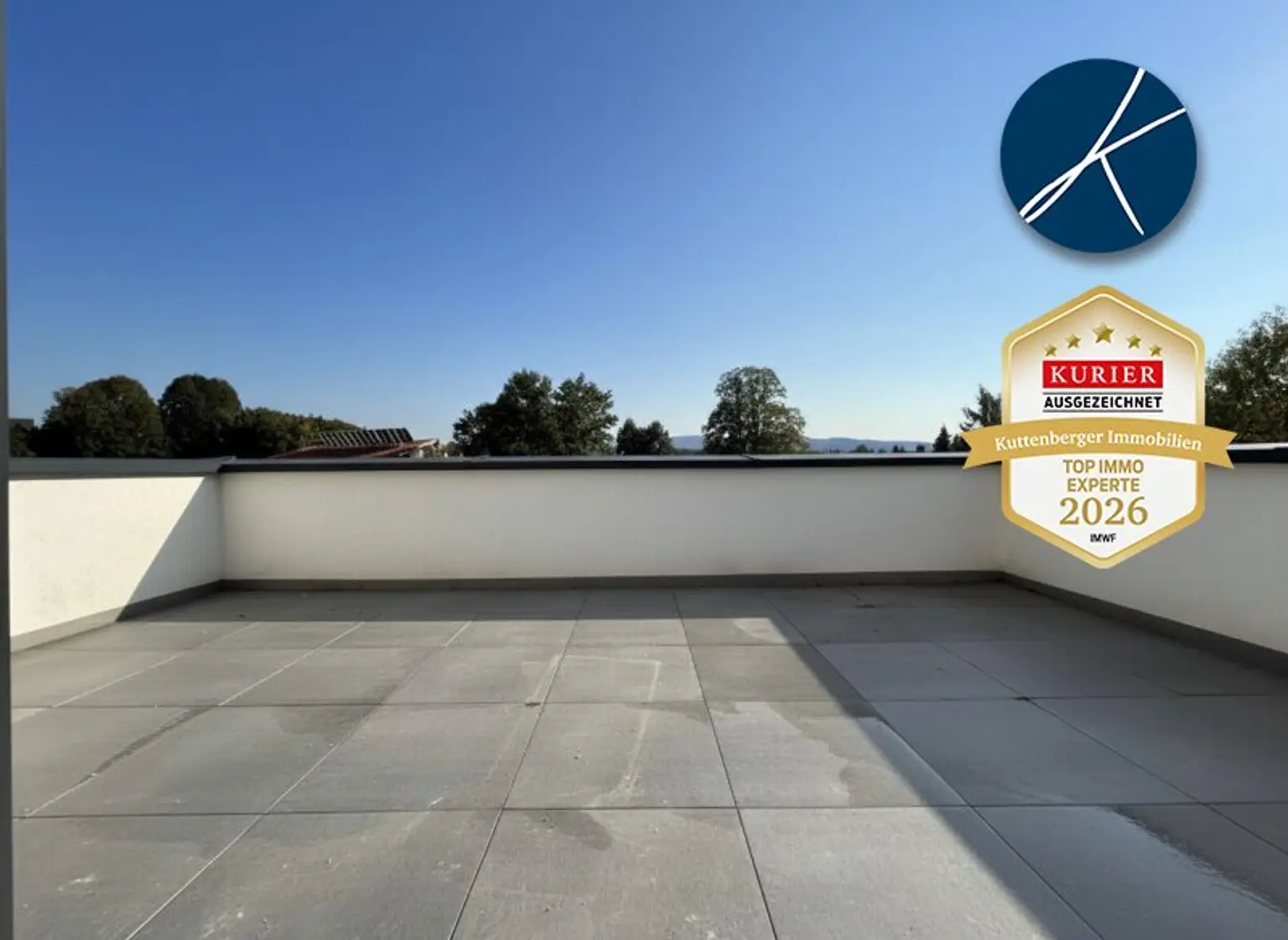 Großzügige Dachterrasse (südseitig)