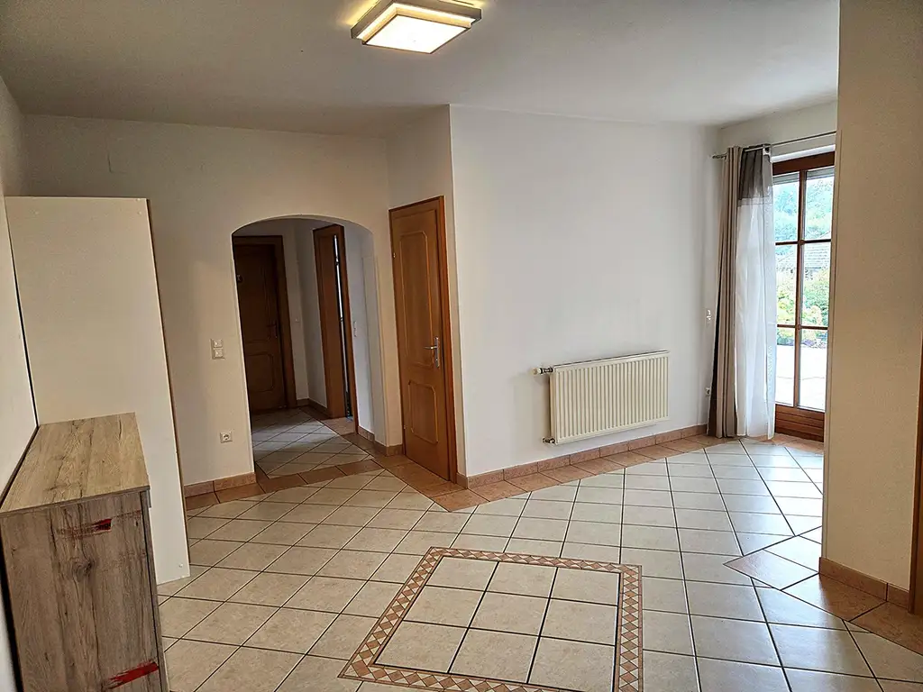 Attraktives Einfamilienhaus mit drei Wohneinheiten im Dachgeschoss – Wohnen & Vermieten unter einem Dach in Ardagger