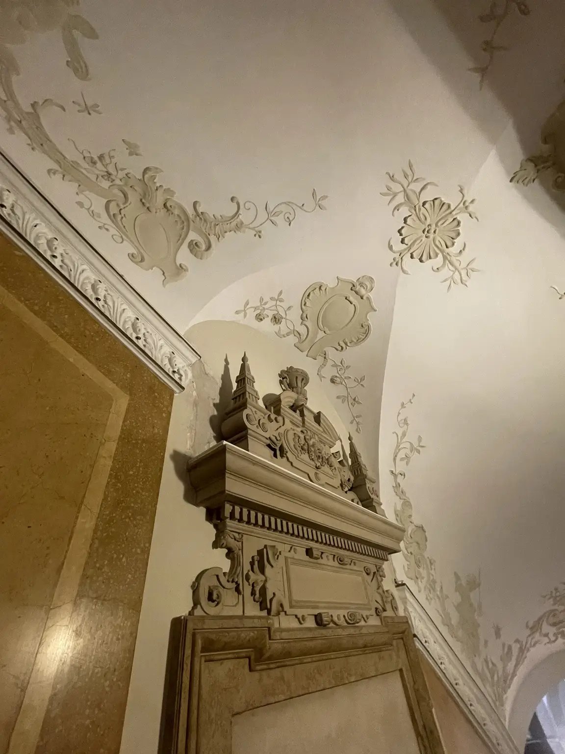 Top-Lage beim Stephansplatz: Ansprechende, charmante Altbauwohnung im stilvollen Haus