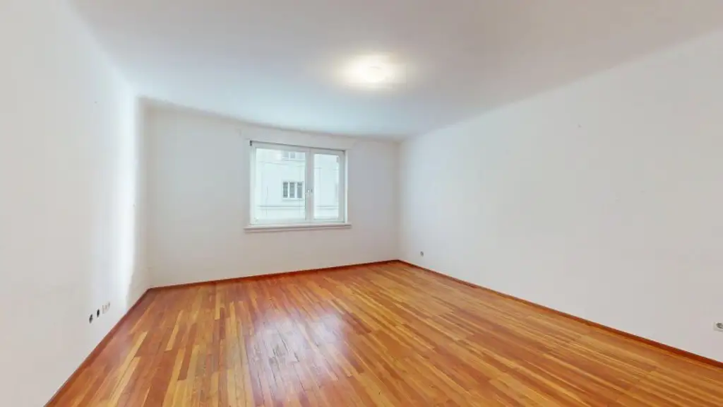 Gellertplatz - Sanierungsbedürftig - U-Bahn Nähe - Balkon optional