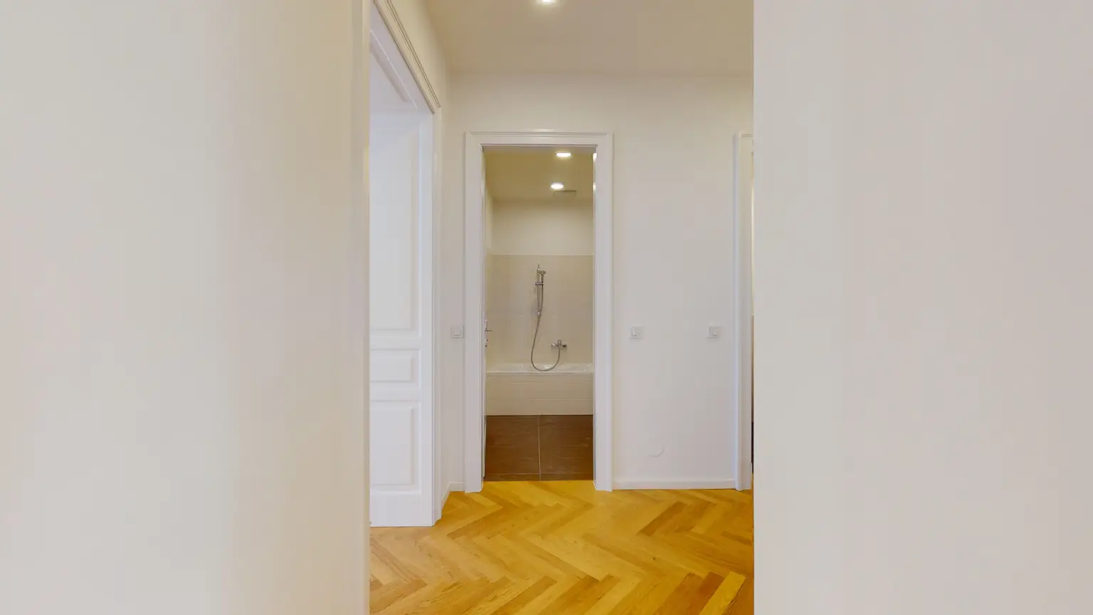 "Urban Oasis" - Rarität | Neubauwohnung in Jahrhundertwendehaus | 2 Balkone