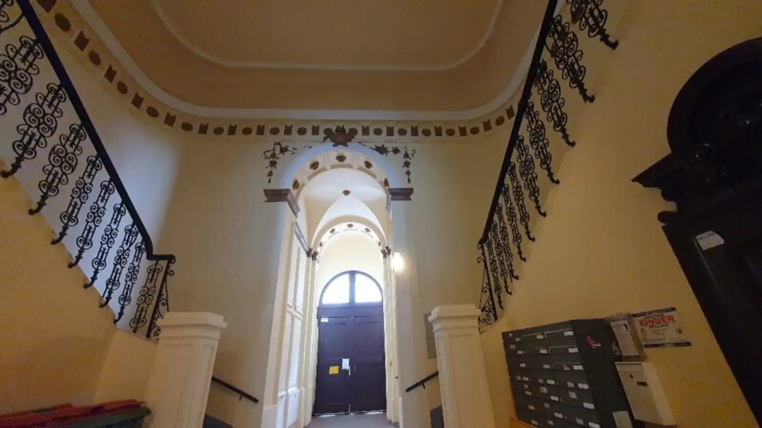 Toplage! Unbefristete Hauptmiete, 83 m2, 2 große Zimmer, extra Küche, schönes Stilhaus! Sofortbezug!