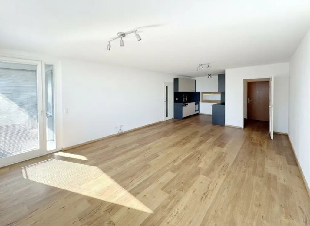 Traumlage bei der UNO-City – moderne Wohnung mit Loggia