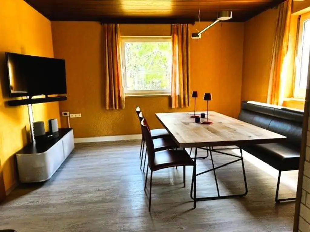Wohnhaus inmitten vom Gartenparadies