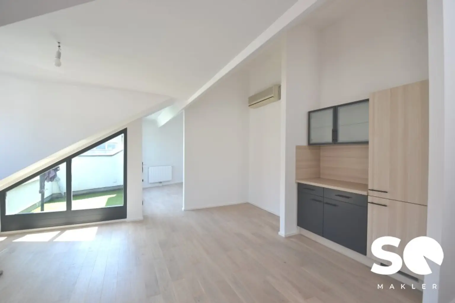 #SQ - STILVOLLE DG-WOHNUNG MIT SONNIGER TERRASSE BEIM AUGARTEN (GAUßPLATZ) & NÄHE DONAUKANAL (U4)