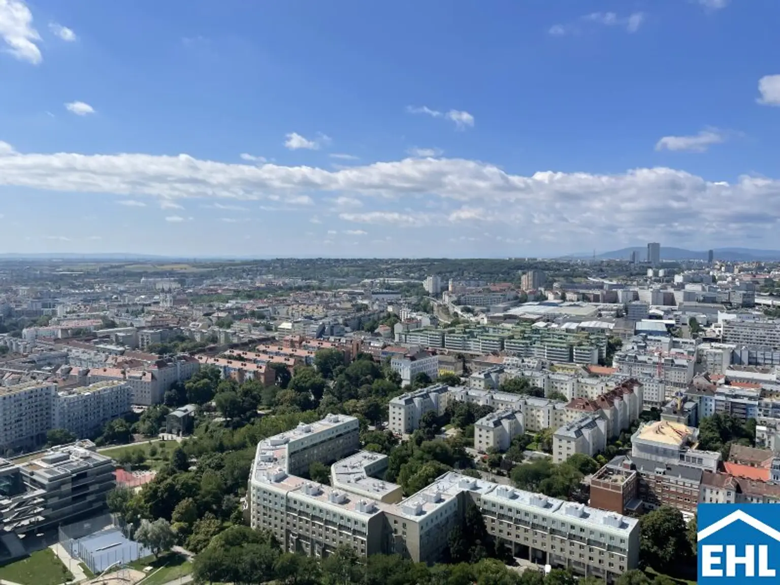 Panorama Wohnung im 32. Stock des Q-Tower mit Südost-Ausrichtung