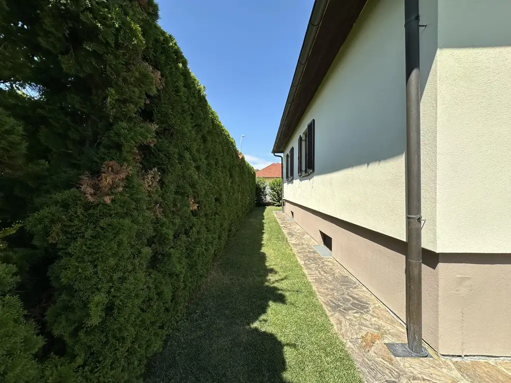 "Gepflegtes Einfamilienhaus mit Garten-Oase"