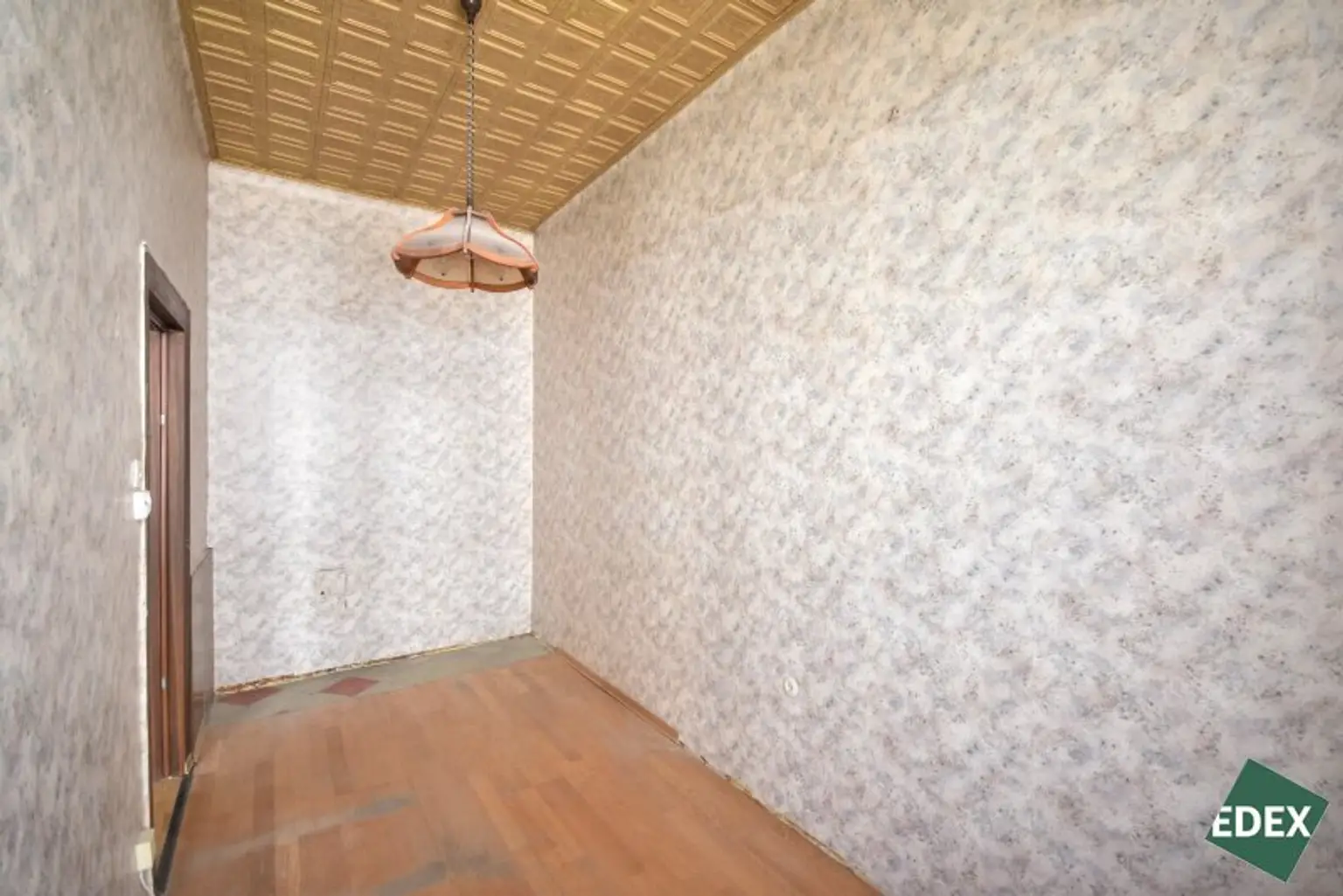 Sanierungsbedürftige 2-Zimmer-Altbau mit Potenzial