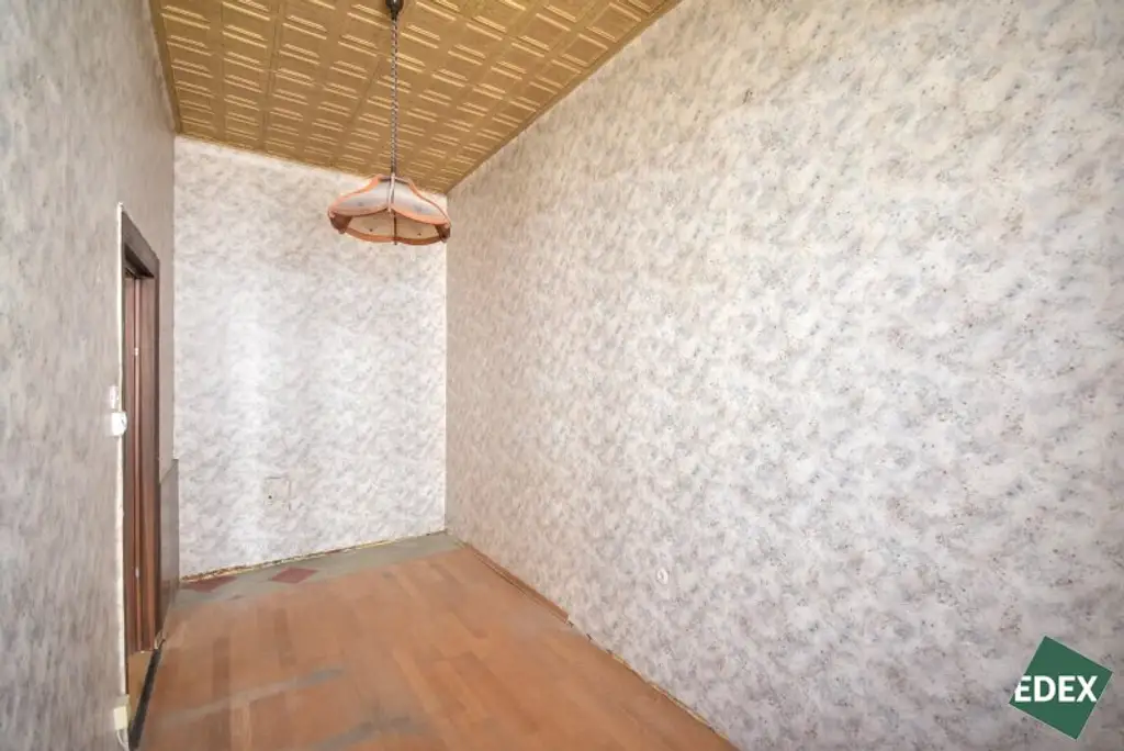 Sanierungsbedürftige 2-Zimmer-Altbau mit Potenzial