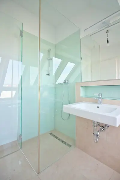 Helle, großzügige Maisonette-Wohnung mit 2 Bädern | ~ 20 m² große, private Terrasse direkt auf Wohnebene | Nahe Elterleinplatz