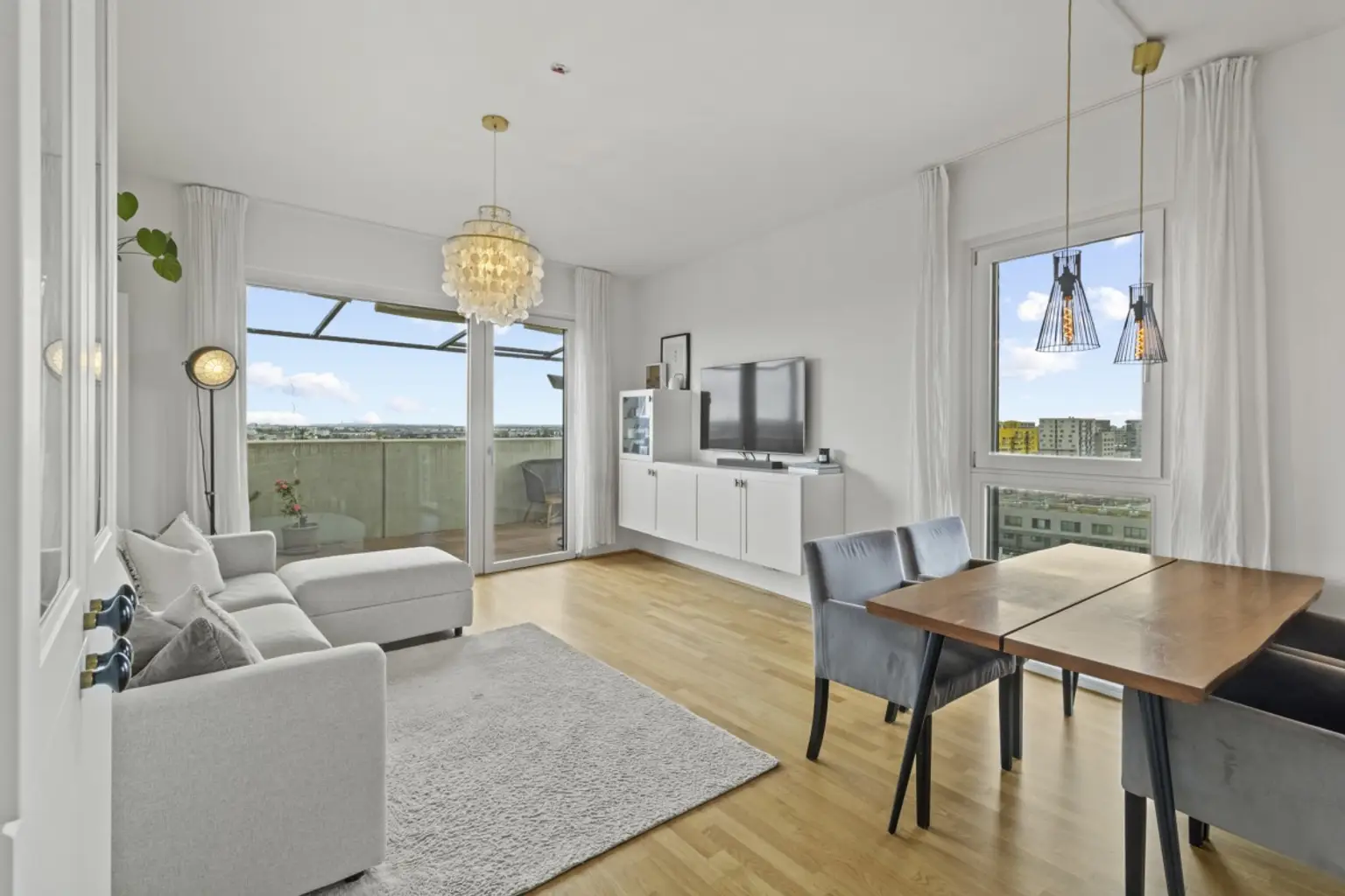 F | ++ DREI ZIMMER im DG ++ Stilvolles Wohnen mit FERNBLICK | Prima Service Immobilien