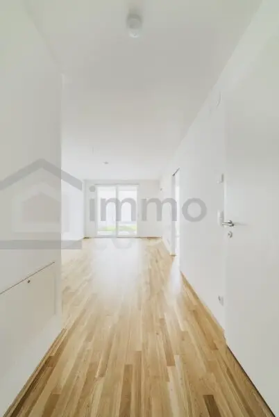 Schöne und moderne Wohnung mit eigenem Garten und Terrasse! 15. Bezirk. U3 und U6!