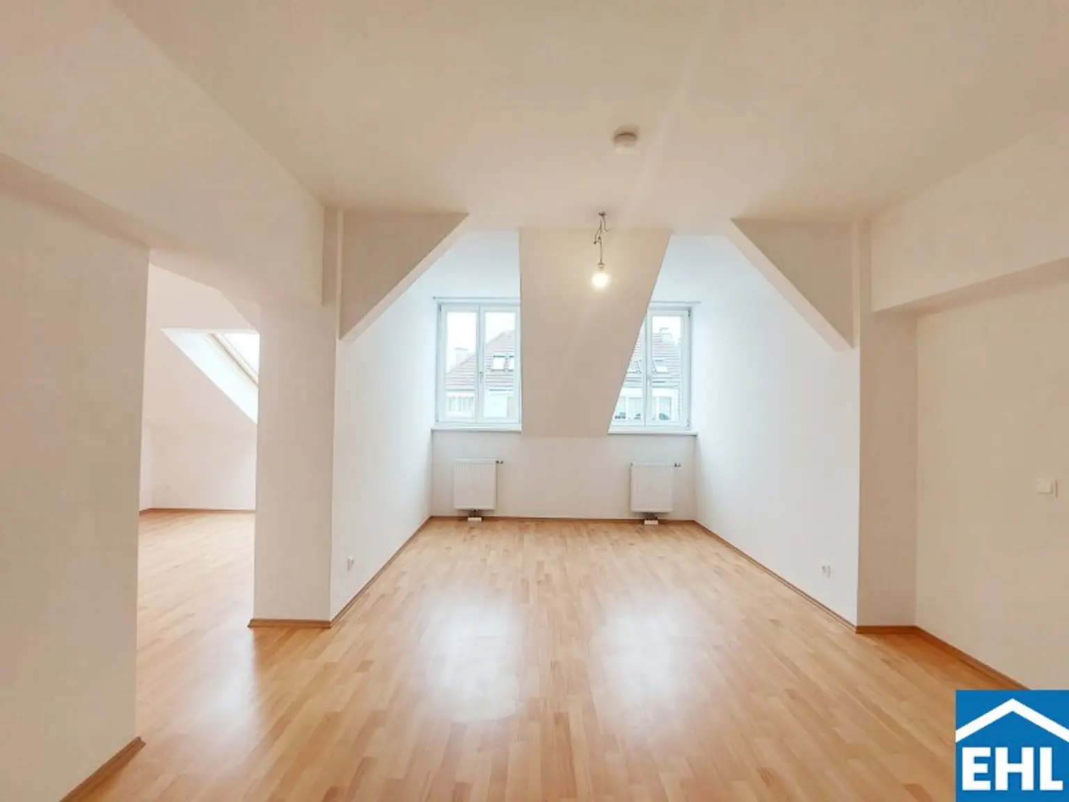UNBEFRISTET! Großzügige 2,5-Zimmer-Wohnung mit 34m² Dachterrasse in 1050 Wien – Ihr neues Zuhause wartet!