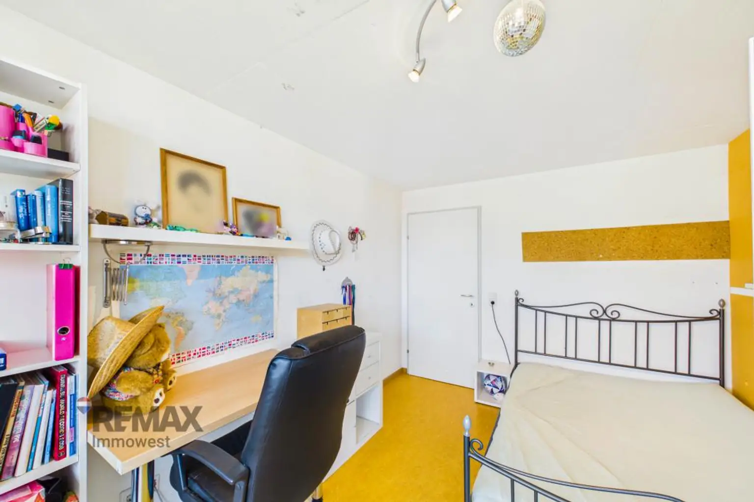 Schlafzimmer 1