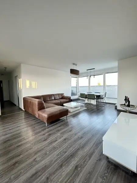 Einzigartige Dachgeschosswohnung mit Traum-Ausblick auf den Kahlenberg!
