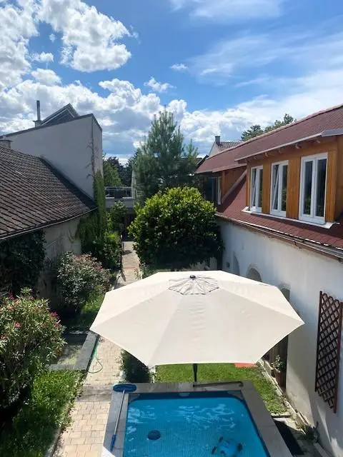 Ländliche Eleganz neu interpretiert – Streckhof mit zwei Wohneinheiten, Arkadenflair & Pooloase!