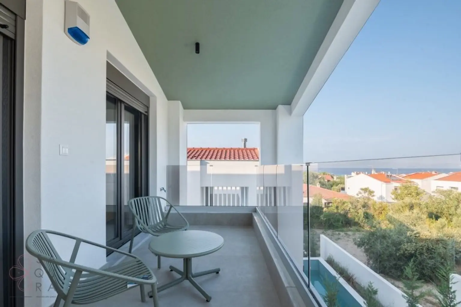 Exklusive Neubau-Maisonette in Polihrono – Drei Etagen moderner Luxus am Meer