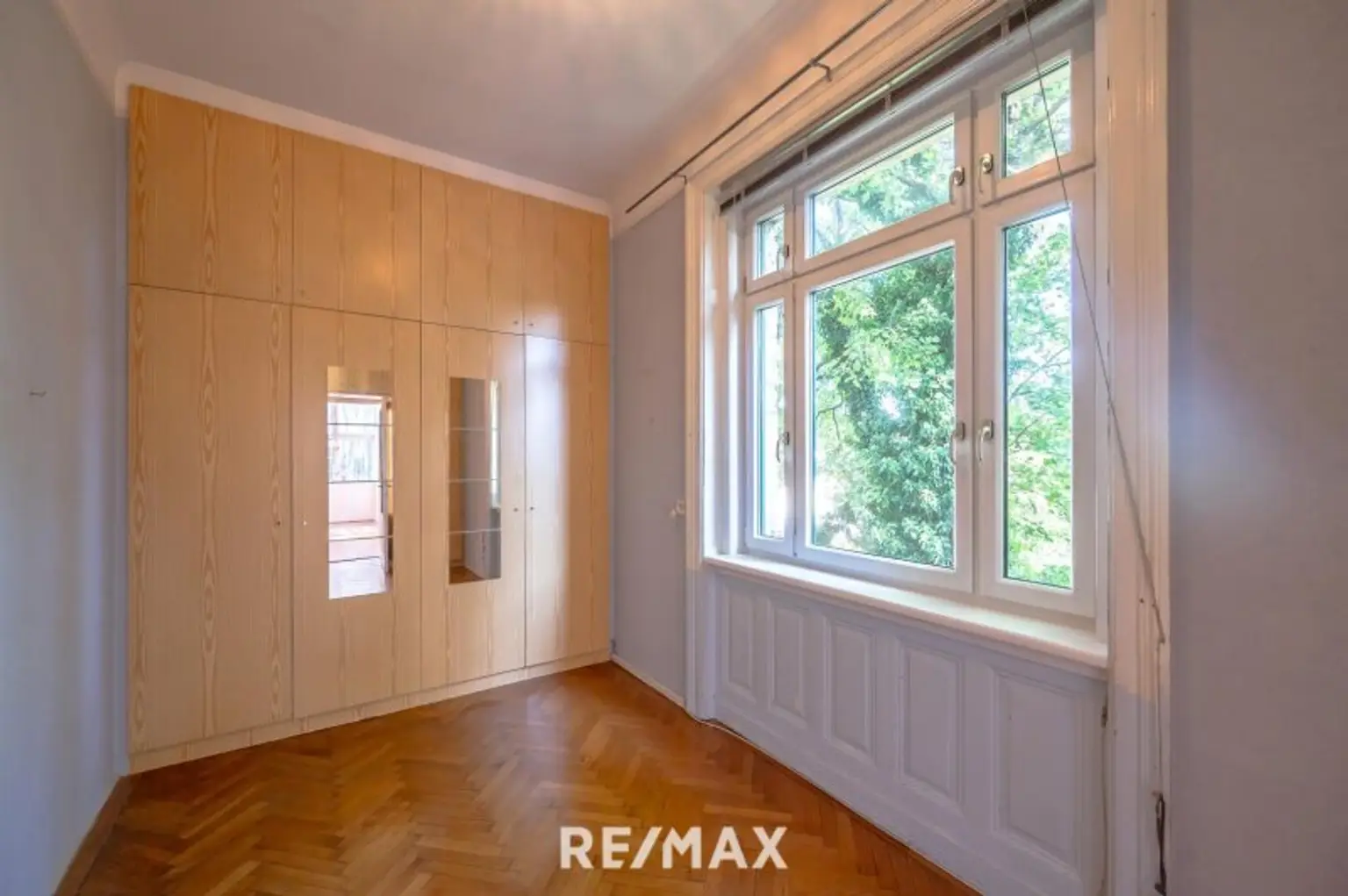 WOHNUNG IN ALTBAU-VILLA | EIGENGARTEN | SANIERUNGSBEDÜRFTIGES JUWEL