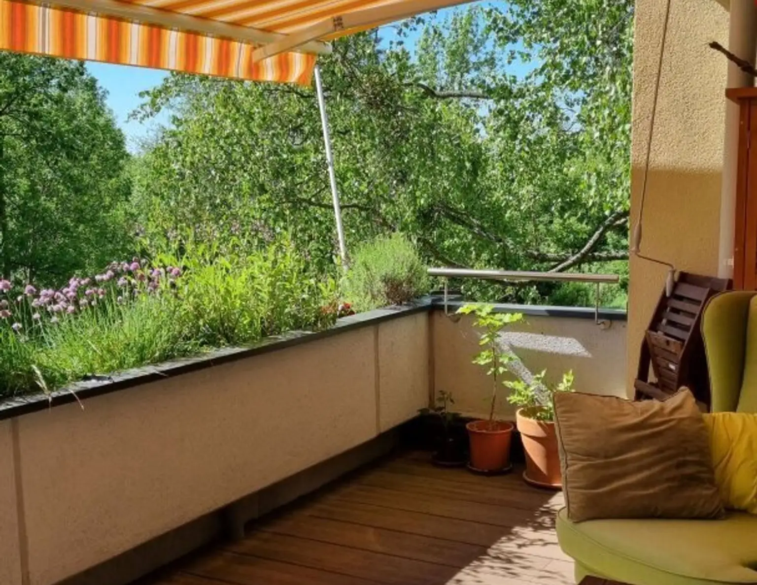 Ruhige Lage, großzügig, 4 Zimmer, Küche, Wintergarten, Terrasse, Parkplatz